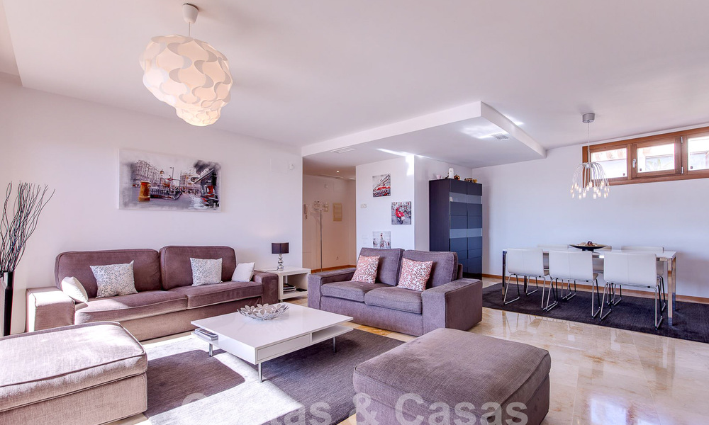 Modern 3- slaapkamer appartement te koop met zeezicht in de heuvels van Los Monteros, Oost Marbella 52777