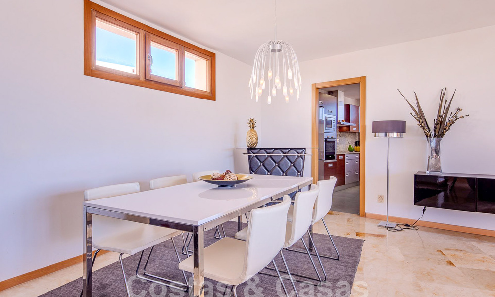 Modern 3- slaapkamer appartement te koop met zeezicht in de heuvels van Los Monteros, Oost Marbella 52783