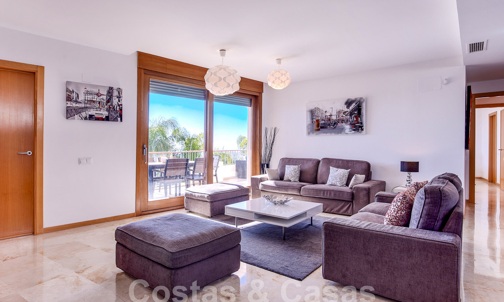 Modern 3- slaapkamer appartement te koop met zeezicht in de heuvels van Los Monteros, Oost Marbella 52787
