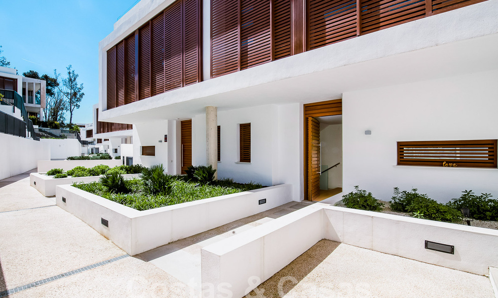 Moderne halfvrijstaande villa te koop, op loopafstand van Puente Romano op de Golden Mile van Marbella 52715