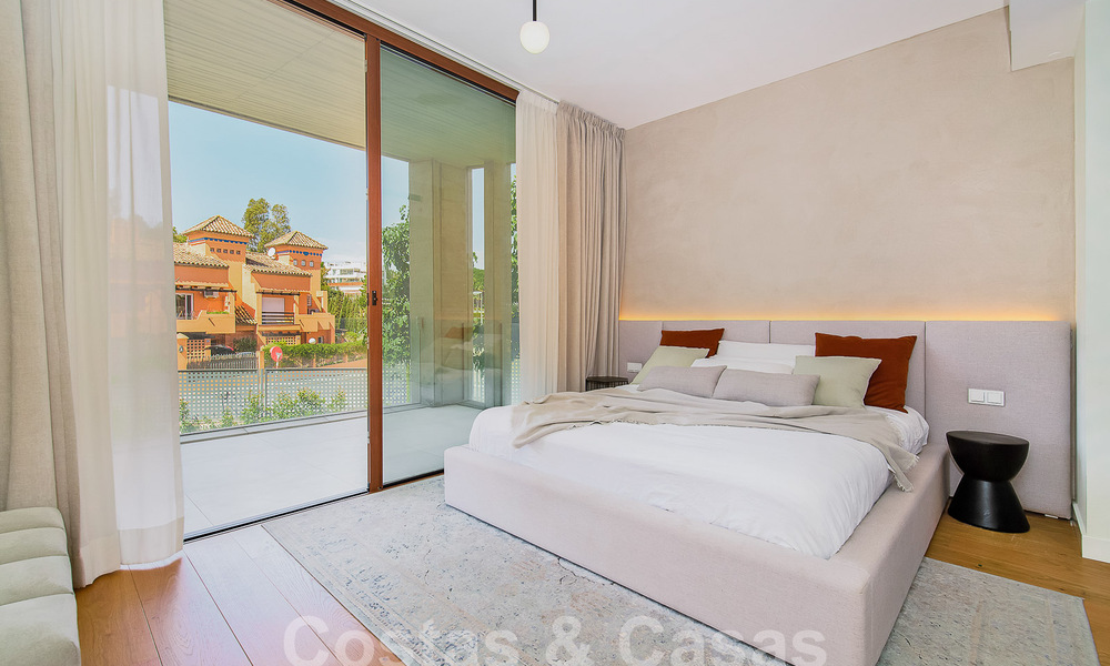 Moderne halfvrijstaande villa te koop, op loopafstand van Puente Romano op de Golden Mile van Marbella 52725