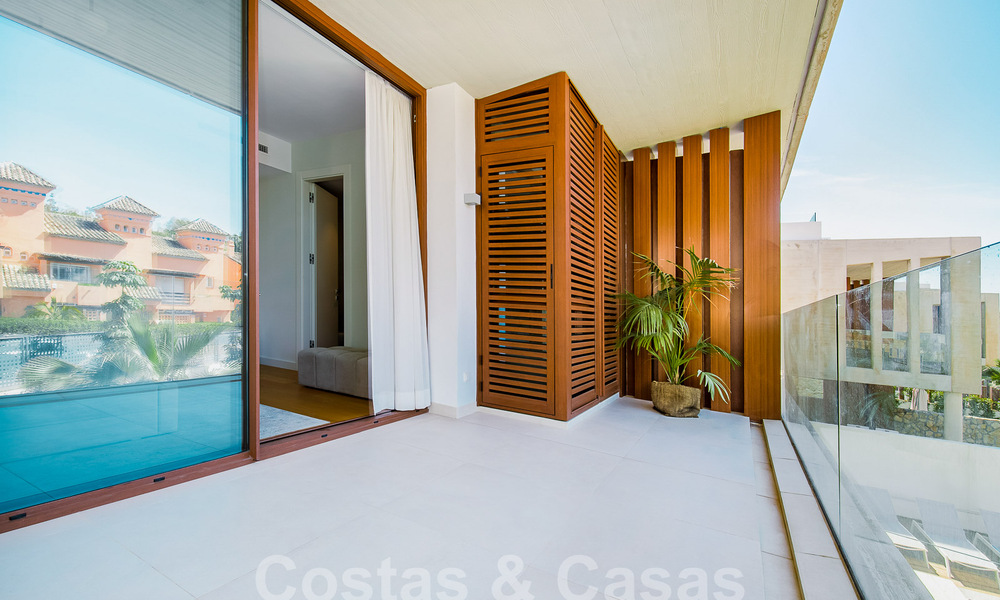 Moderne halfvrijstaande villa te koop, op loopafstand van Puente Romano op de Golden Mile van Marbella 52727
