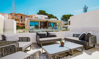 Moderne halfvrijstaande villa te koop, op loopafstand van Puente Romano op de Golden Mile van Marbella 52729 