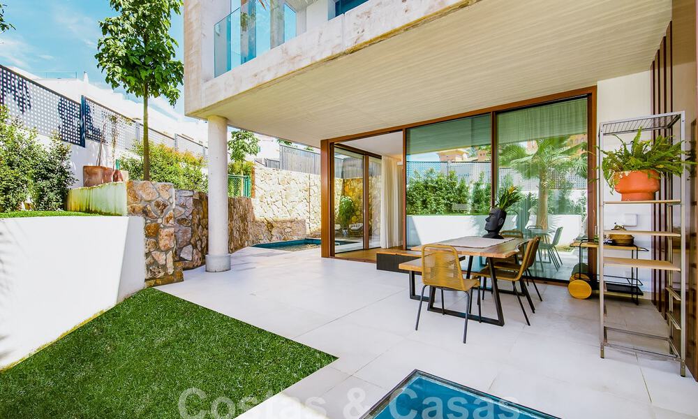 Moderne halfvrijstaande villa te koop, op loopafstand van Puente Romano op de Golden Mile van Marbella 52734