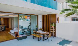 Moderne halfvrijstaande villa te koop, op loopafstand van Puente Romano op de Golden Mile van Marbella 52737 
