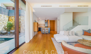 Moderne halfvrijstaande villa te koop, op loopafstand van Puente Romano op de Golden Mile van Marbella 52738 