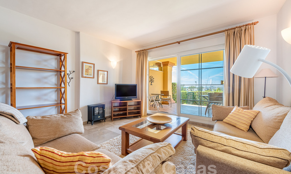 Tuinappartement te koop op loopafstand van Puerto Banus en het strand in een besloten urbanisatie in Nueva Andalucia, Marbella 55190