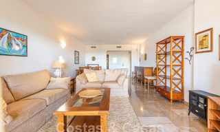 Tuinappartement te koop op loopafstand van Puerto Banus en het strand in een besloten urbanisatie in Nueva Andalucia, Marbella 55191 