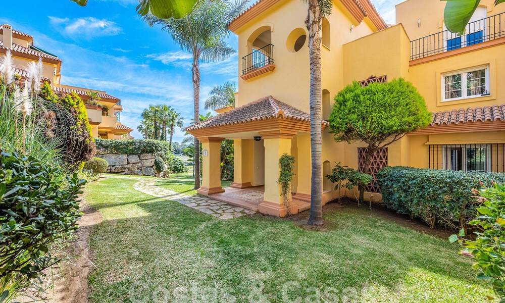 Tuinappartement te koop op loopafstand van Puerto Banus en het strand in een besloten urbanisatie in Nueva Andalucia, Marbella 55206