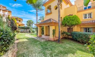 Tuinappartement te koop op loopafstand van Puerto Banus en het strand in een besloten urbanisatie in Nueva Andalucia, Marbella 55206 