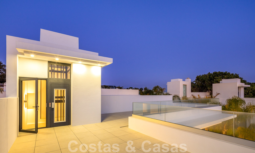 Instapklare, moderne luxevilla te koop, beachside Golden Mile, Marbella 51781