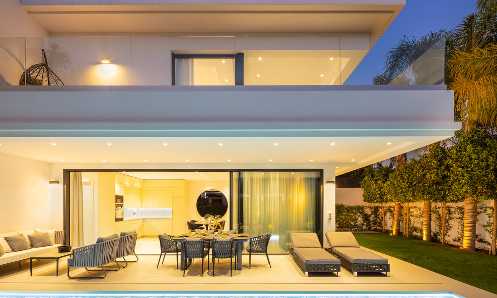 Instapklare, moderne luxevilla te koop, beachside Golden Mile, Marbella 51807