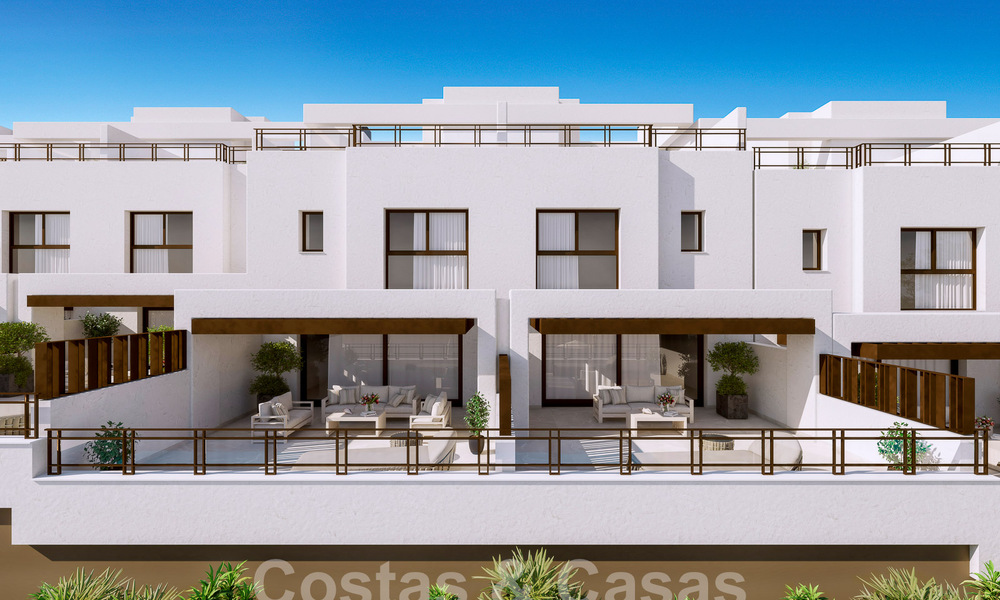 Nieuwbouwproject bestaande uit 8 rijwoningen te koop, met open uitzicht op de golfbanen van het begeerde golfresort La Cala Golf, Mijas 53263