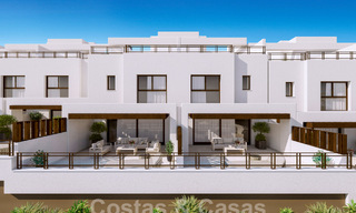 Nieuwbouwproject bestaande uit 8 rijwoningen te koop, met open uitzicht op de golfbanen van het begeerde golfresort La Cala Golf, Mijas 53263 