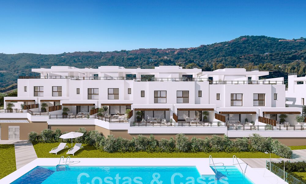 Nieuwbouwproject bestaande uit 8 rijwoningen te koop, met open uitzicht op de golfbanen van het begeerde golfresort La Cala Golf, Mijas 53264