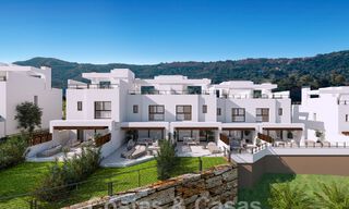 Nieuwbouwproject bestaande uit 8 rijwoningen te koop, met open uitzicht op de golfbanen van het begeerde golfresort La Cala Golf, Mijas 53265 