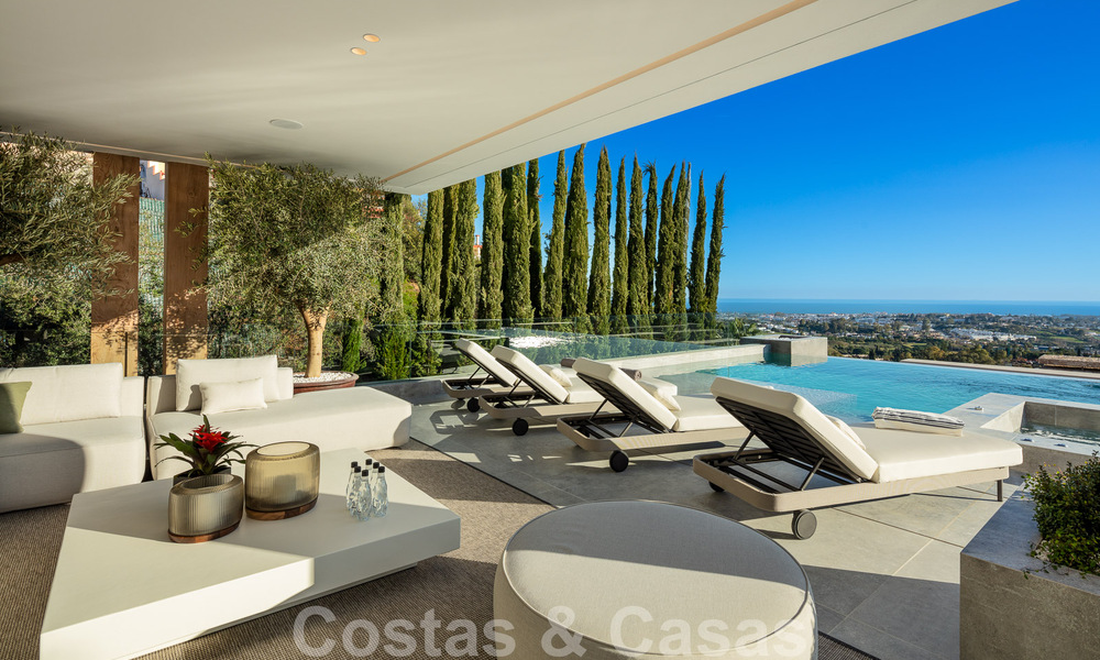 Instapklare. Exclusieve, nieuwe villa met onbelemmerd zeezicht te koop, gelegen in een beveiligde wijk in La Quinta, Marbella - Benahavis 51838