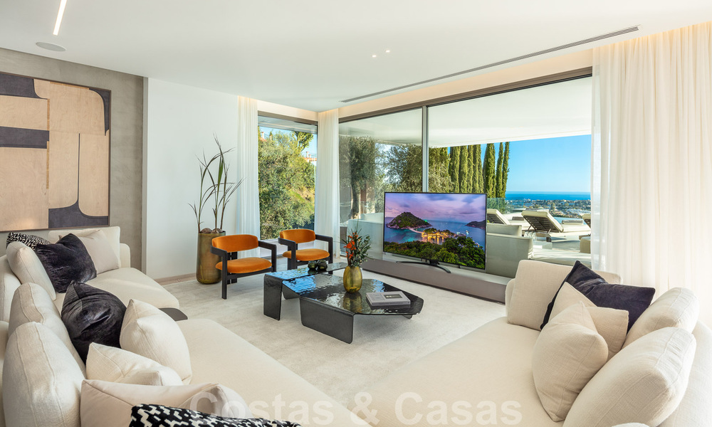 Instapklare. Exclusieve, nieuwe villa met onbelemmerd zeezicht te koop, gelegen in een beveiligde wijk in La Quinta, Marbella - Benahavis 51840