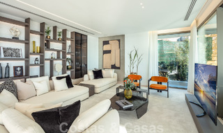 Instapklare. Exclusieve, nieuwe villa met onbelemmerd zeezicht te koop, gelegen in een beveiligde wijk in La Quinta, Marbella - Benahavis 51841 