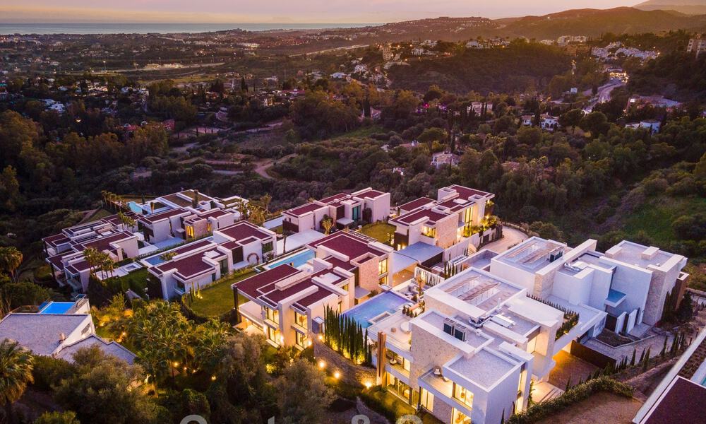 Instapklare. Exclusieve, nieuwe villa met onbelemmerd zeezicht te koop, gelegen in een beveiligde wijk in La Quinta, Marbella - Benahavis 51845
