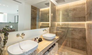 Instapklare. Exclusieve, nieuwe villa met onbelemmerd zeezicht te koop, gelegen in een beveiligde wijk in La Quinta, Marbella - Benahavis 51848 