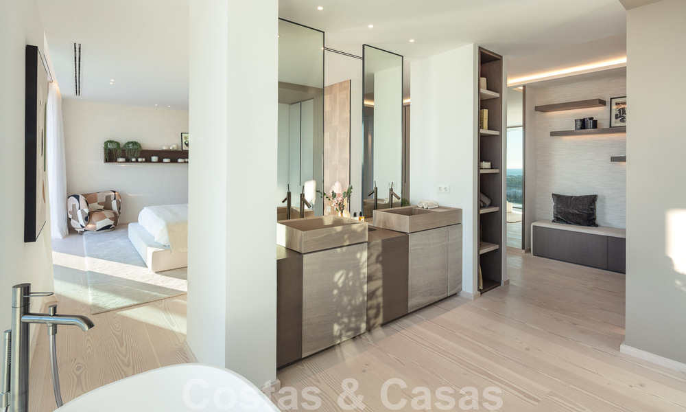 Instapklare. Exclusieve, nieuwe villa met onbelemmerd zeezicht te koop, gelegen in een beveiligde wijk in La Quinta, Marbella - Benahavis 51852
