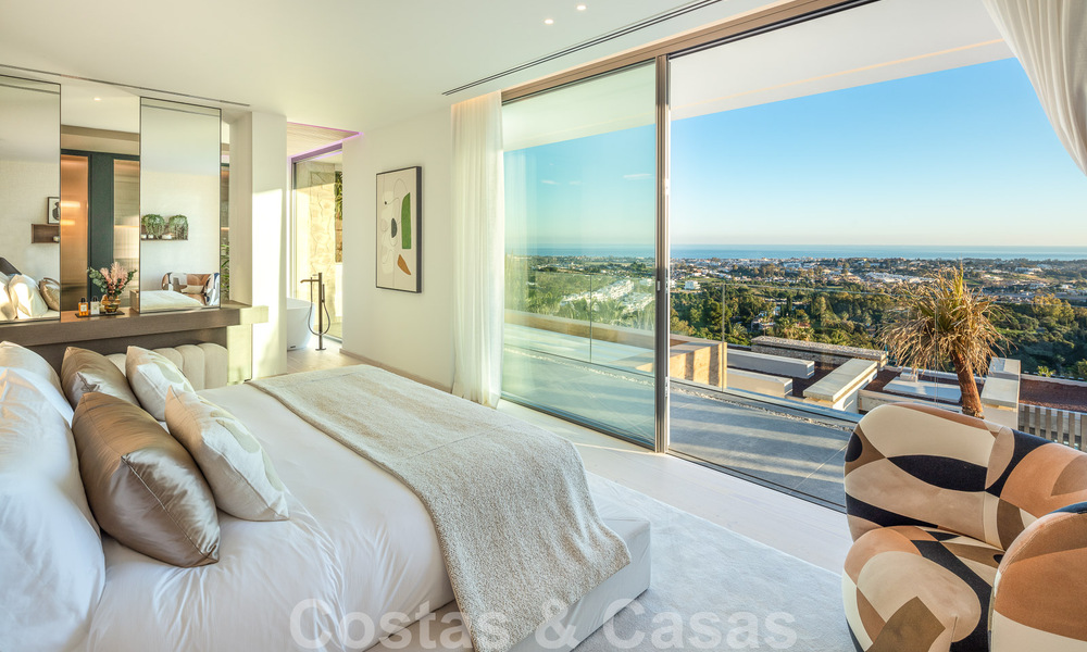 Instapklare. Exclusieve, nieuwe villa met onbelemmerd zeezicht te koop, gelegen in een beveiligde wijk in La Quinta, Marbella - Benahavis 51853