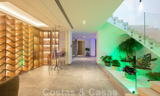 Instapklare. Exclusieve, nieuwe villa met onbelemmerd zeezicht te koop, gelegen in een beveiligde wijk in La Quinta, Marbella - Benahavis 51856 