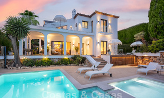 Luxueuze villa te koop met een traditionele bouwstijl gelegen in een gated community van Nueva Andalucia, Marbella 53690 