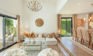 Luxueuze villa te koop met een traditionele bouwstijl gelegen in een gated community van Nueva Andalucia, Marbella 53700 