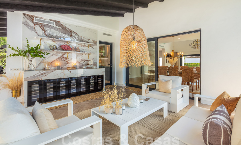 Luxueuze villa te koop met een traditionele bouwstijl gelegen in een gated community van Nueva Andalucia, Marbella 53705