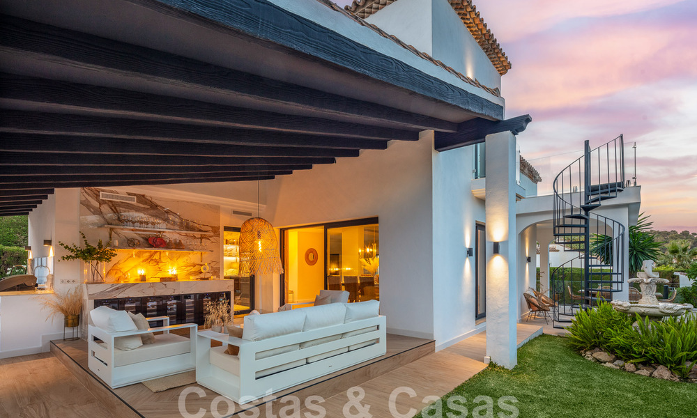 Luxueuze villa te koop met een traditionele bouwstijl gelegen in een gated community van Nueva Andalucia, Marbella 53709