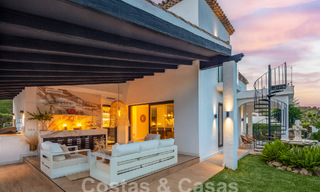 Luxueuze villa te koop met een traditionele bouwstijl gelegen in een gated community van Nueva Andalucia, Marbella 53709 