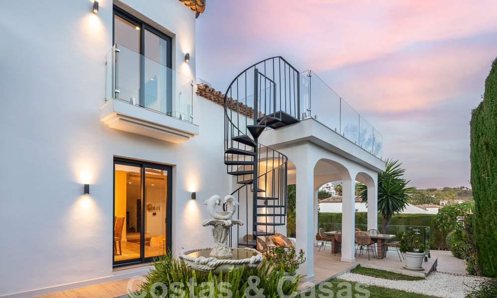 Luxueuze villa te koop met een traditionele bouwstijl gelegen in een gated community van Nueva Andalucia, Marbella 53710