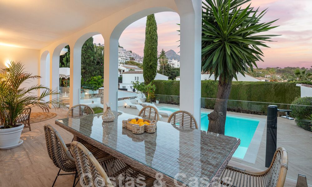 Luxueuze villa te koop met een traditionele bouwstijl gelegen in een gated community van Nueva Andalucia, Marbella 53711