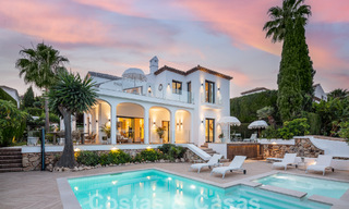 Luxueuze villa te koop met een traditionele bouwstijl gelegen in een gated community van Nueva Andalucia, Marbella 53712 