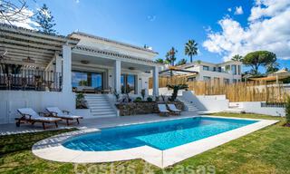 Vrijstaande luxevilla te koop met privézwembad omgeven door golfbanen in de vallei van Nueva Andalucia, Marbella 53791 