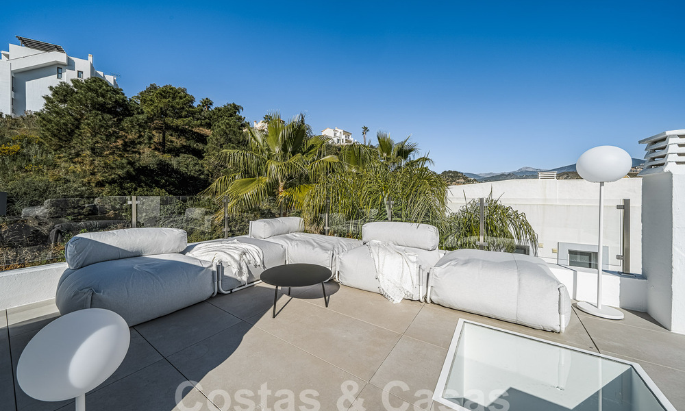 Luxueus gerenoveerd penthouse te koop met ruim terras in La Quinta golfresort, Benahavis - Marbella 53824