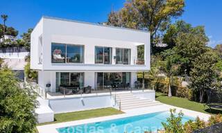 Instapklare, moderne luxevilla te koop op loopafstand van het strand in een bevoorrechte omgeving nabij Guadalmina Baja, Marbella - Estepona 53865 