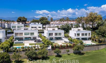 Instapklare, moderne luxevilla te koop op loopafstand van het strand in een bevoorrechte omgeving nabij Guadalmina Baja, Marbella - Estepona 53878