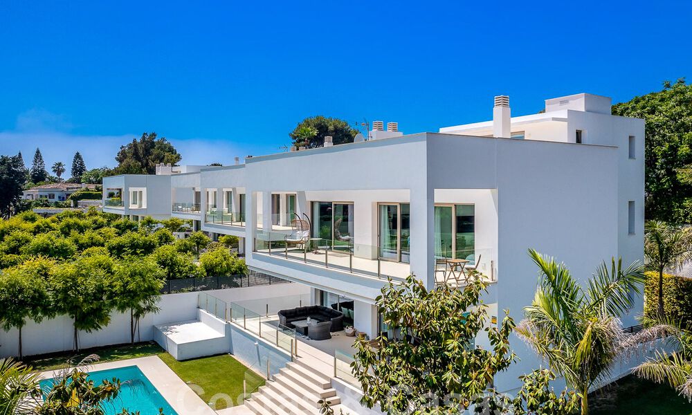 Instapklare, moderne luxevilla te koop op loopafstand van het strand in een bevoorrechte omgeving nabij Guadalmina Baja, Marbella - Estepona 53880