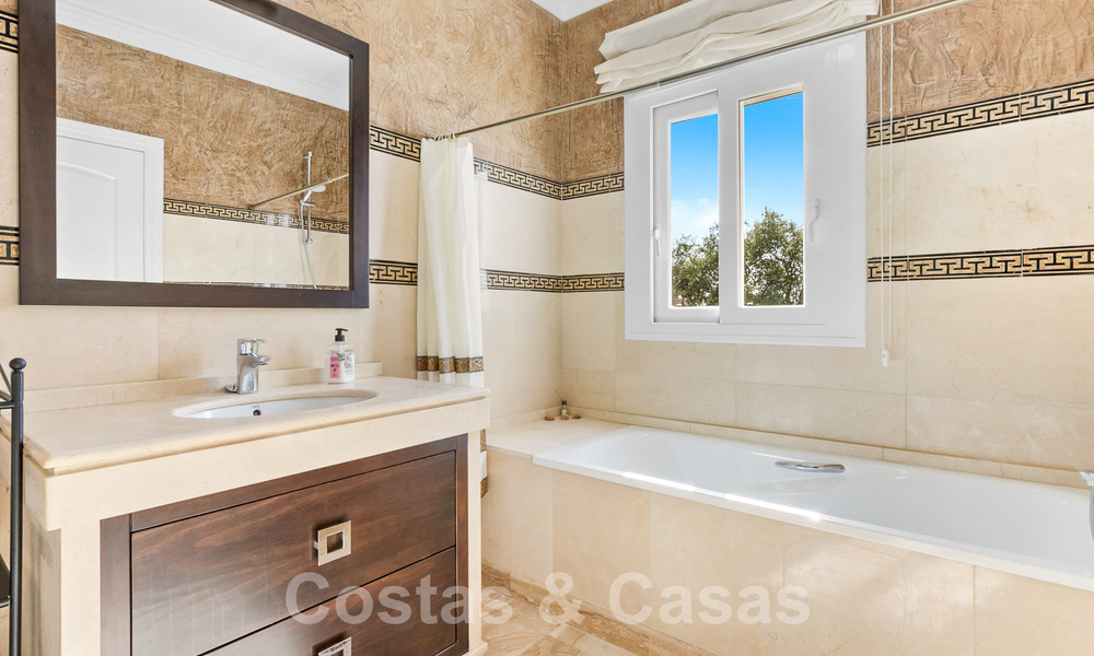 Charmante villa te koop dicht bij het strand van Elviria ten oosten van Marbella centrum 53894