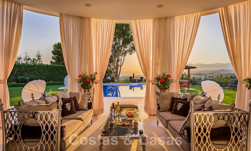 Majestueuze, hoogstaande luxevilla te koop met 7 slaapkamers in een exclusieve urbanisatie ten oosten van Marbella centrum 51984