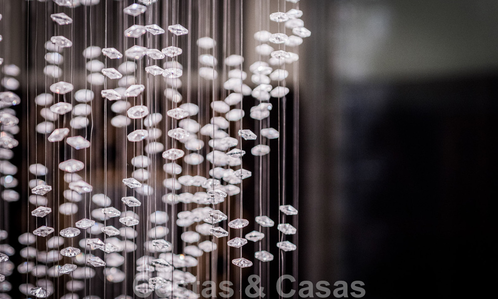 Majestueuze, hoogstaande luxevilla te koop met 7 slaapkamers in een exclusieve urbanisatie ten oosten van Marbella centrum 51989