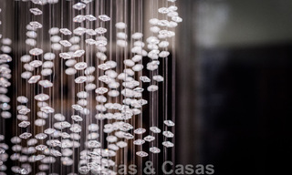 Majestueuze, hoogstaande luxevilla te koop met 7 slaapkamers in een exclusieve urbanisatie ten oosten van Marbella centrum 51989 