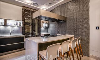 Majestueuze, hoogstaande luxevilla te koop met 7 slaapkamers in een exclusieve urbanisatie ten oosten van Marbella centrum 51993 