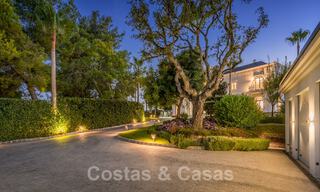 Majestueuze, hoogstaande luxevilla te koop met 7 slaapkamers in een exclusieve urbanisatie ten oosten van Marbella centrum 51996 