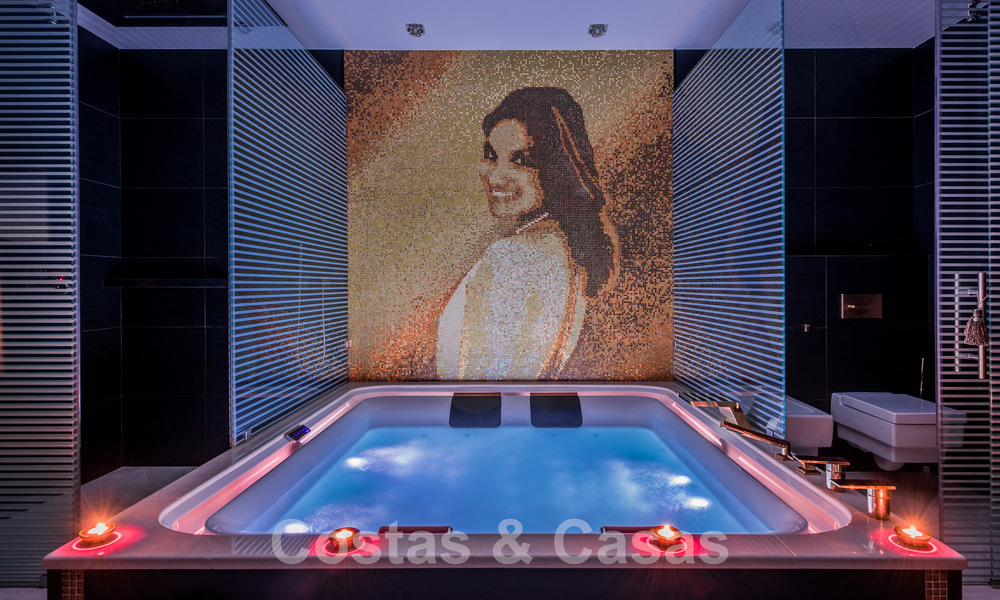 Majestueuze, hoogstaande luxevilla te koop met 7 slaapkamers in een exclusieve urbanisatie ten oosten van Marbella centrum 52006