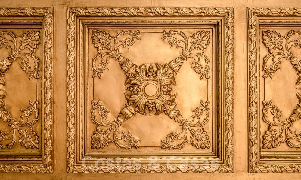 Majestueuze, hoogstaande luxevilla te koop met 7 slaapkamers in een exclusieve urbanisatie ten oosten van Marbella centrum 52010