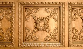 Majestueuze, hoogstaande luxevilla te koop met 7 slaapkamers in een exclusieve urbanisatie ten oosten van Marbella centrum 52010 